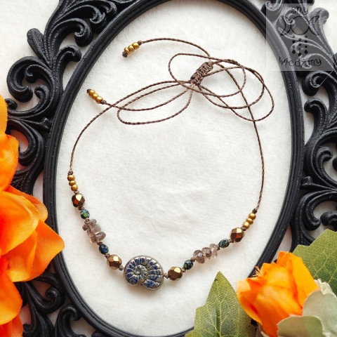 Choker Ammonit kwarc dymny ślimak makrama