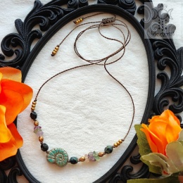 Choker Ammonit fluoryt tęczowy ślimak makrama