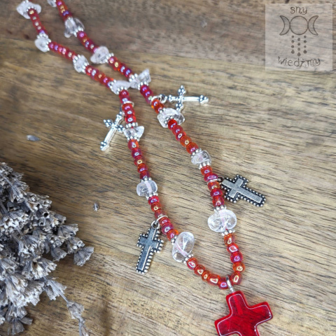 Choker z krzyżami czerwony kryształ górski koraliki regulowany Choker z krzyżami czerwony kryształ górski koraliki regulowany