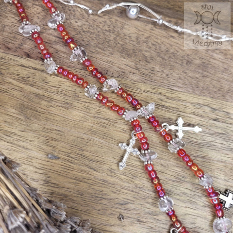 Choker z krzyżami czerwony kryształ górski koraliki regulowany Choker z krzyżami czerwony kryształ górski koraliki regulowany