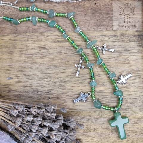Choker z krzyżami zielony awenturyn koraliki regulowany Choker z krzyżami zielony awenturyn koraliki regulowany