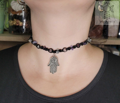 Makramowy choker fluoryt tęczowy Hamsa ręka Fatimy Makramowy choker fluoryt tęczowy Hamsa ręka Fatimy