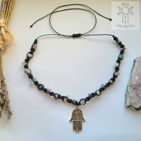 Makramowy choker fluoryt tęczowy Hamsa ręka Fatimy Makramowy choker fluoryt tęczowy Hamsa ręka Fatimy