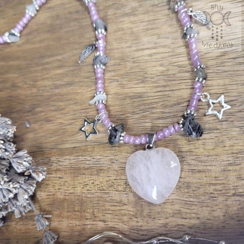 Choker serduszkowy kwarc różowy kwarc z turmalinem koraliki regulowany Choker serduszkowy kwarc różowy kwarc z turmalinem koraliki regulowany