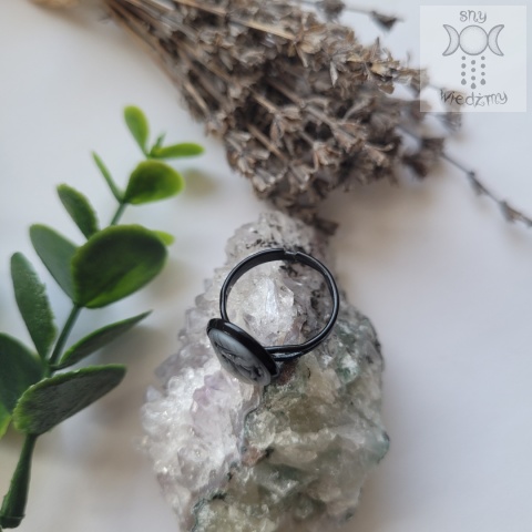 Delikatny pierścionek Kamea Black gray cameo