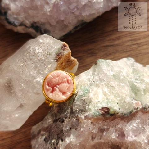 Delikatny pierścionek Kamea rose Gold cameo