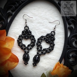Kolczyki Satin Dark czarne koraliki goth gothic beading