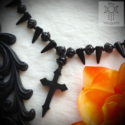 Naszyjnik Crystal Spike cross ćwieki kolce kły
