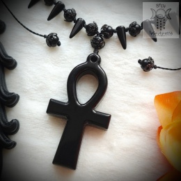 Naszyjnik Crystal Spike Ankh ćwieki kolce kły