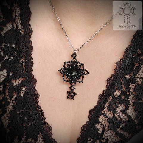 Naszyjnik Lonely Star czarny onyks beading goth gothic gwiazda
